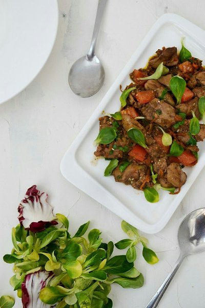 Карри из куриной печени. Ингредиенты на 3 порции: 1.Куриная печень – 0,5 кг 2.Лук- 1 шт. 3.Чеснок – ...
