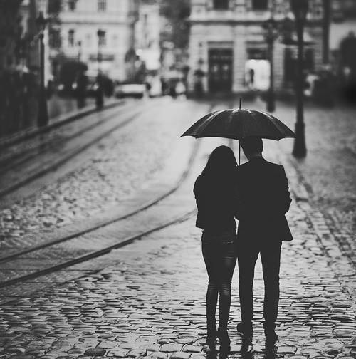Сексом сейчас никого не удивишь. Нет там ничего особенного. Хочется старомодной романтики: невинных ...