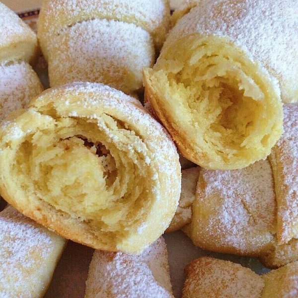 РОГАЛИКИ. Очень вкусные, мягкие, рассыпчатые рогалики, просто тают во рту. Для теста 1: сметана - ... - 4