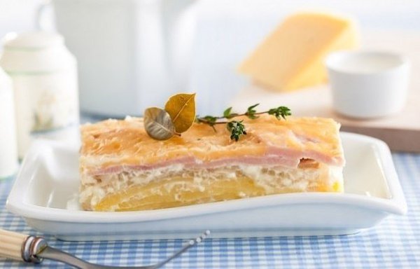 Картофельно-луковая запеканка в мультиварке.Лук – 2 штуки;Картофель – 800 г;Молоко и сливки 33% ... - 3