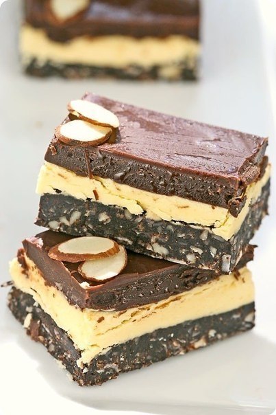 Канадский десерт Nanaimo Bars.Ингредиенты:Нижний слой: 200-230 гр. печенья (типа