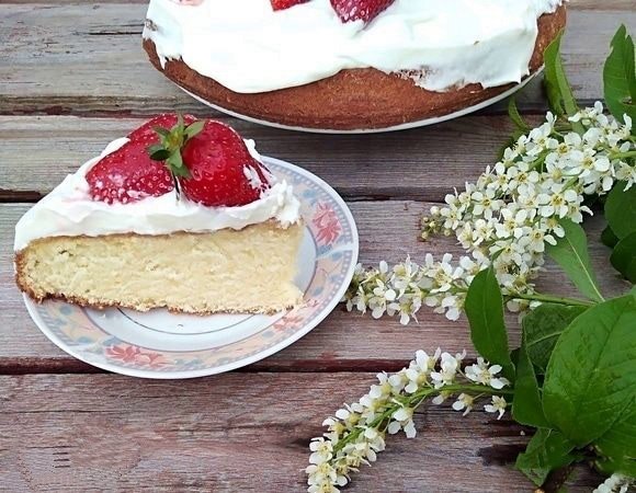 Торт королевы Виктории с клубникой. ИНГРЕДИЕНТЫОсновные сливочное масло 230 г сахарный песок мелкий ...