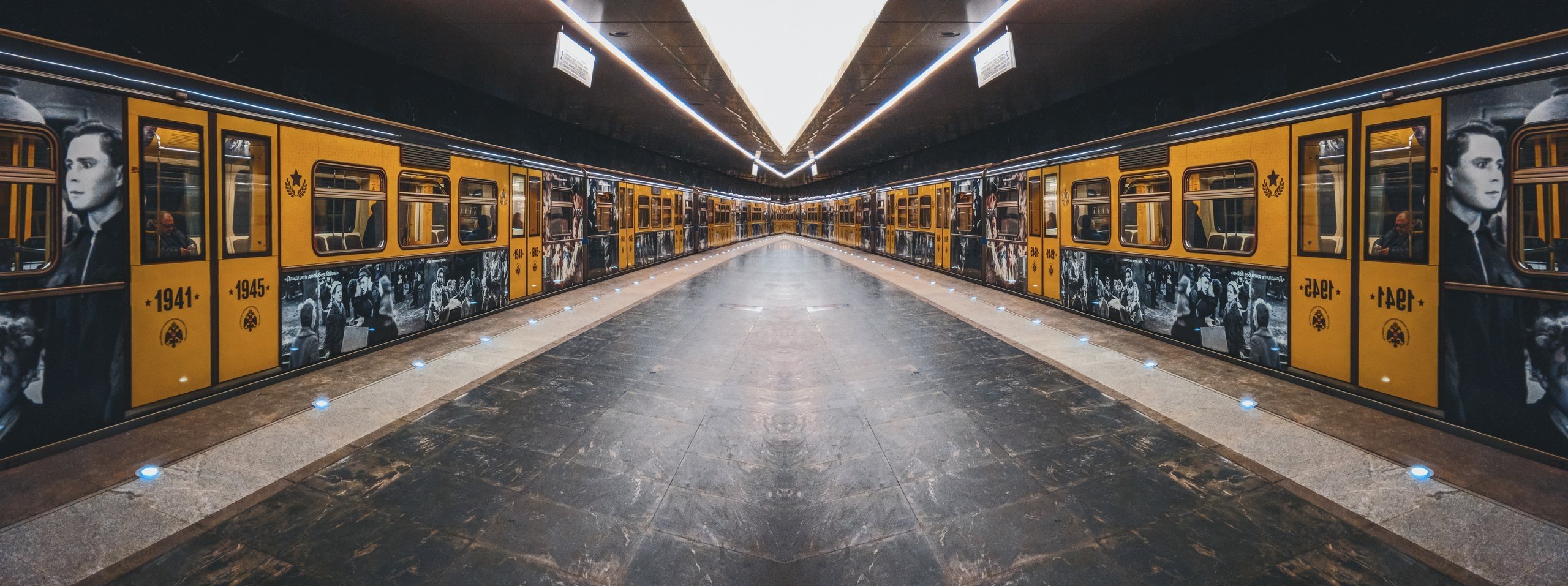 Metro Mirror #xiaomi #metro #uderground #xrn4 #winter #train # # # ...