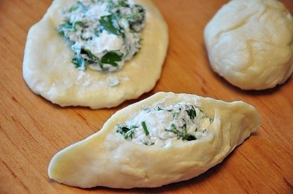 ВОСТОЧНЫЕ ПИРОЖКИ С СЫРОМ ФЕТА .Вам потребуется: ТЕСТО: - Масло сливочное - 100 гр., - Кефир - 1 ... - 3