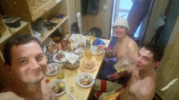 От нашего подписчика. Оценим! Баня. Своими руками. За лето. Финал... ____________________ Присылайте ... - 10