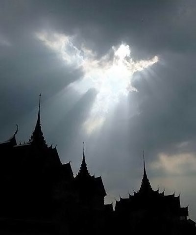 Если хотите увидеть Ангелов, чаще смотрите в небо!