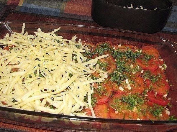 КУРИНАЯ ЗАПЕКАНКА .ИНГРЕДИЕНТЫ: куриная грудка (филе) - 4 шт. баклажаны - 2-3 шт. помидоры - 3-4 ... - 4