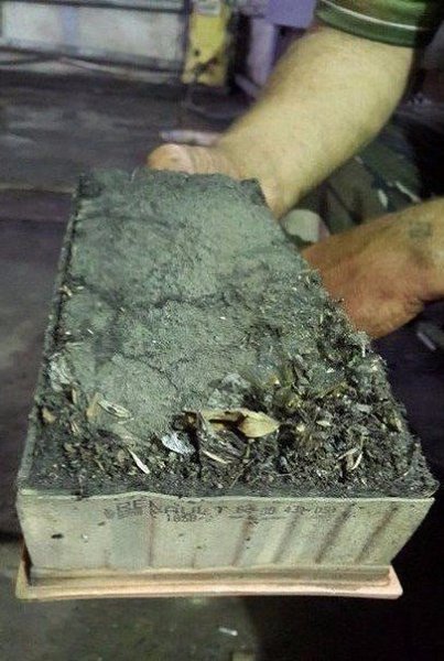 Воздушный фильтр автомобиля после 300.000 км пробега без замены.