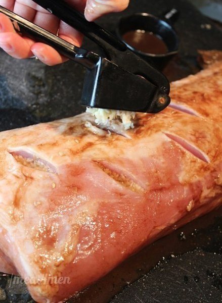 Запеченная свинина с розмарином и чесноком. 2 кг свиной корейки 3 столовые ложки бальзамического ... - 6