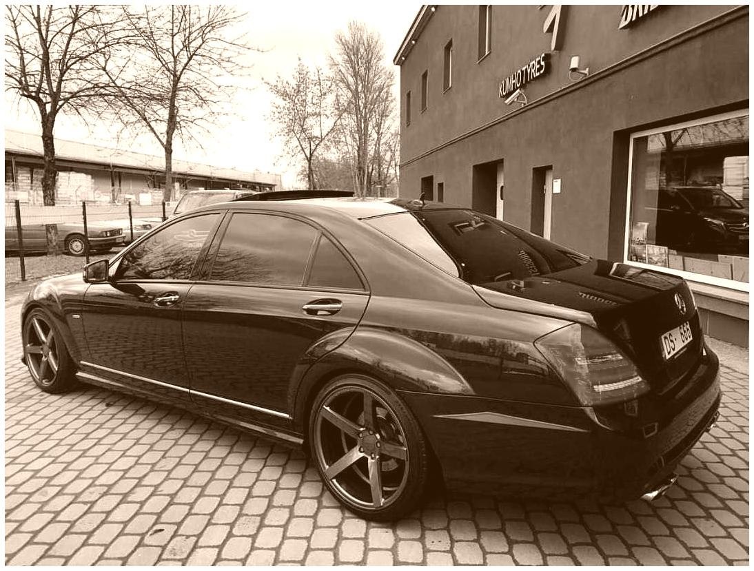 Mercedes-Benz S-Class W221