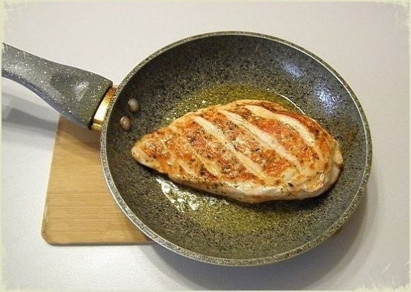 КУРИНОЕ ФИЛЕ ПОД ГРИБНЫМ СОУСОМ.Сочное вкусное куриное мясо можно приготовить под грибным соусом на ... - 4