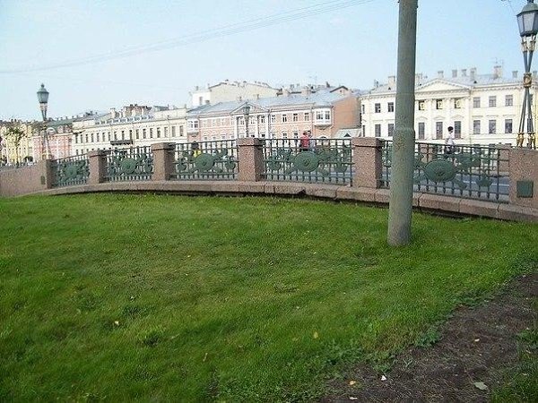 Мост, под которым нет реки. Мосты в Петербурге бывают разные и расположены они над разными местами. ...