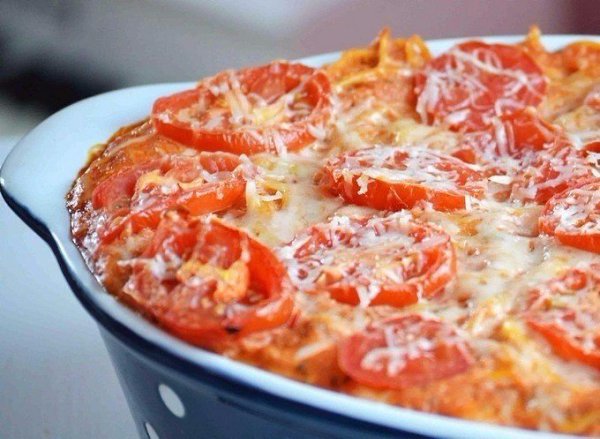 МАКАРОНЫ, ЗАПЕЧЕННЫЕ С ПОМИДОРАМИ, ПОД СЫРОМ.Ингредиенты:- Макароны — 300 г- Чеснок — 1 зубчик- ...