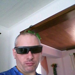 alex, 40, 