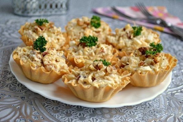 Салат с курицей и ананасом в тарталетках. Филе куриное (отварное) — 200 г; Ананас консервированный — ...