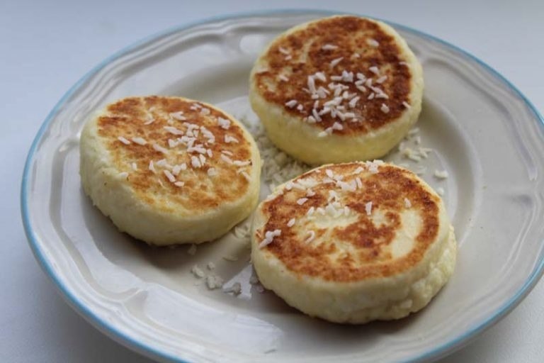 Сырники с кокосовой стружкой.• Творог обезжиренный - 275 г • Яйца - 1 шт • Кукурузный крахмал - 1,5 ...