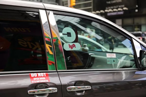  .  : Uber  Lyft     IPO.   ...