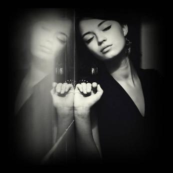 Я знаю, ты листаешь мой Контакт, И ждешь меня online после работы, Психуешь, злишься на себя: ...