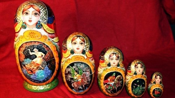 Якобы древнюю русскую матрёшку умелец Василий Звёздочкин придумал в 1900-м году. В том же году ...