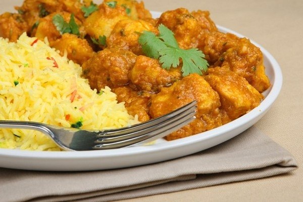 Куриное филе карри с рисом.ИНГРЕДИЕНТЫ:куриное филе 500 гсливки 20% 200 глук репчатый 100 гкарри 1-2 ...