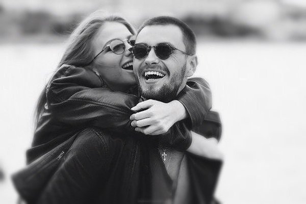 Любимых чувствуют душой. Их не встречают в жизни дважды. Им просто вместе хорошо, а расстояние ...