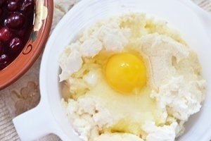 Сырники с соусом. .Нежные сырники для семейного завтрака, понравятся и маленьким лакомкам и большим. ... - 3