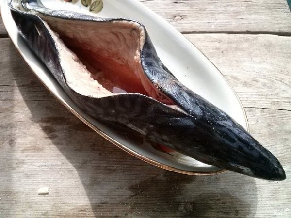 Скумбрия в духовке с сыром. Это очень удобный способ запекания рыбы с начинкой. Начинки помещается ... - 2