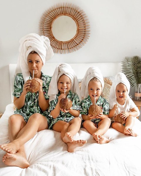 Очаровательная мамочка с тремя дочками.Автор: the.quinn.girls (Инстаграм)#настроение@ican - 6