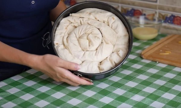 Вкуснющий пирог с мясом из тонкого лаваша.Ингредиенты:3 тонких листа лаваша800 г любого фарша300 г ... - 4