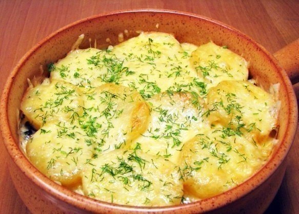 Запеканка с грибами и картофелем.Ингредиенты:350 г свежих или замороженных грибов (опята, ...