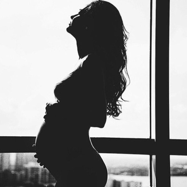 Я считаю, что самое большое женское счастье - это носить ребеночка от любимого мужчины.