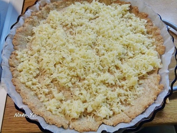 ПИРОГ С ЛИСИЧКАМИ.ИнгредиентыТЕСТО:мука пшенично-ржаная – 200 гр.желтки – 2 шт.масло сливочное – 100 ... - 7