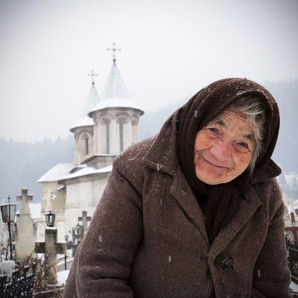 Сказала старушка: Запомни истину дружок! Ты в жизни счастья не познаешь, когда в душе висит замок. ...