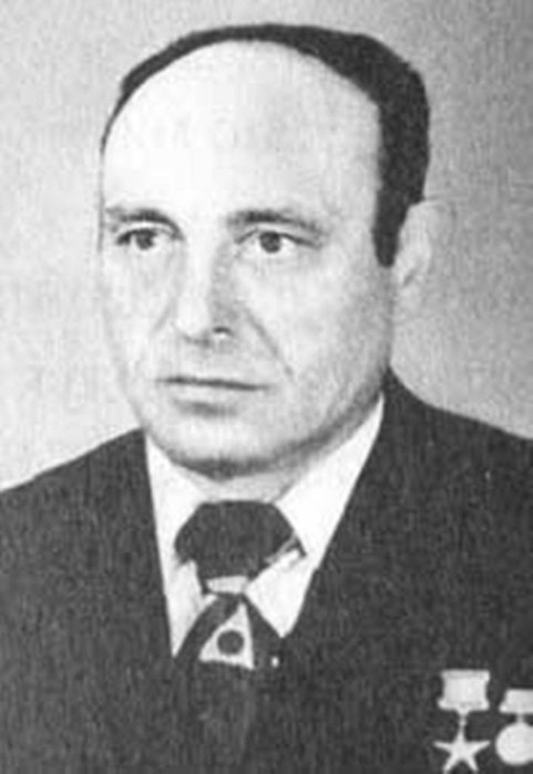 Николай Григорьевич Драцкий, (1 июня 1930 — 19 мая 1982) — Герой Социалистического Труда, буровой ...