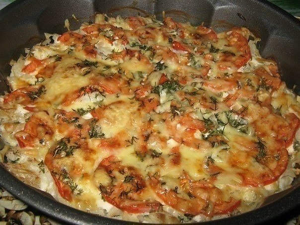 Рыба запечённая с помидорами и сыром . Итого на 100 грамм 92 ккал Б/Ж/У 13.3 / 2 / 5.6 Рецепт из ...