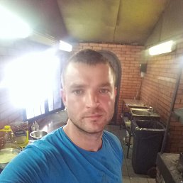Dmitro, 35, 
