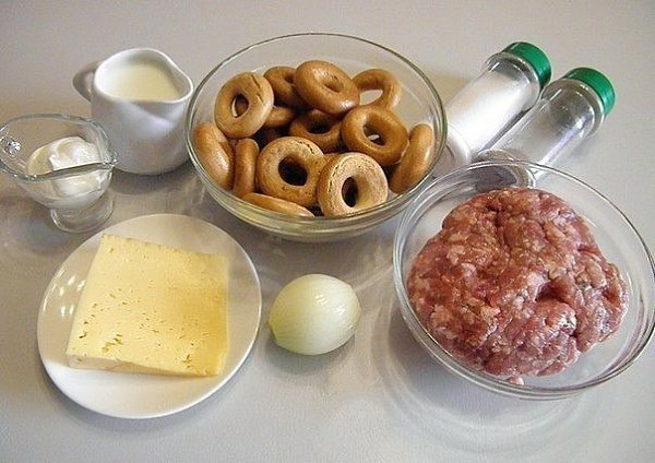 БУЛОЧКИ С ФАРШЕМ В ДУХОВКЕ.ИНГРЕДИЕНТЫ: Бублики — 250 Грамм Фарш — 150 Грамм Сыр твердый — 100 Грамм ... - 2