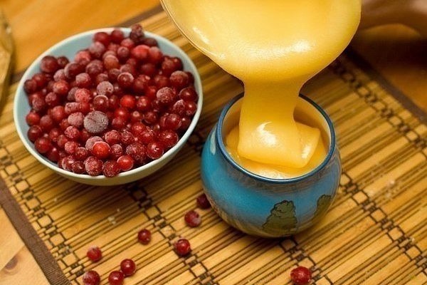 КАЛИНА С МЕДОМ - САМОЕ ЛУЧШЕЕ ЛЕКАРСТВО И ЗАПАС ВИТАМИНОВ.Ягоды калины ошпарьте кипятком и протрите ...