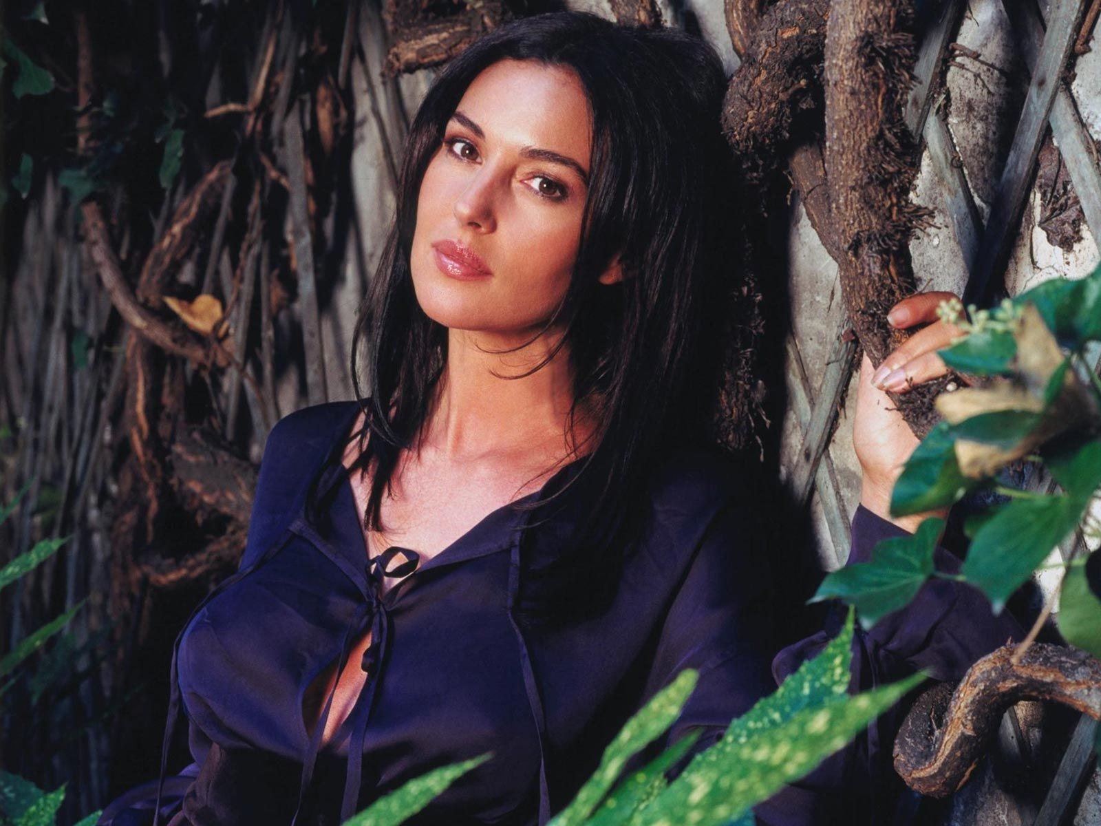 9 Bellissimo, Monica Bellucci. . made by Italy.   ,  - 4