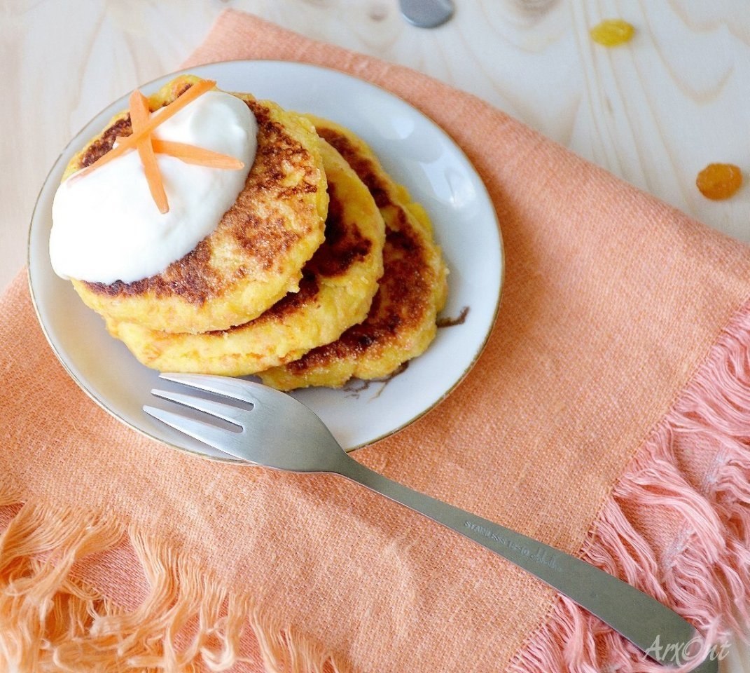 Морковные сырники.Соскучились по вкусным завтракам, но идеи на исходе? Предлагаю вам рецепт ...