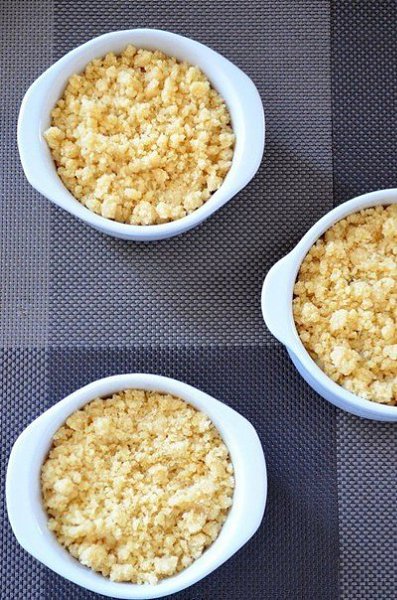 Грушево-шоколадный крамбл.Один из вариантов несложных и вкусных десертов, особенно актуален в летний ... - 6