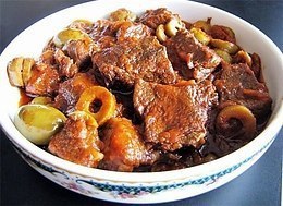 Тушеное мясо . Итого на 100 грамм 120 ккалБ/Ж/У 10.3 / 6.5 / 5.1- мясо говядина тазобедренная часть ...
