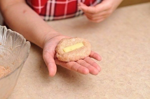 Куриные котлеты с сыром.Ингредиенты:Куриная грудка — 500 гБатон — 200 гМолоко (теплое) — 0,5 ... - 4