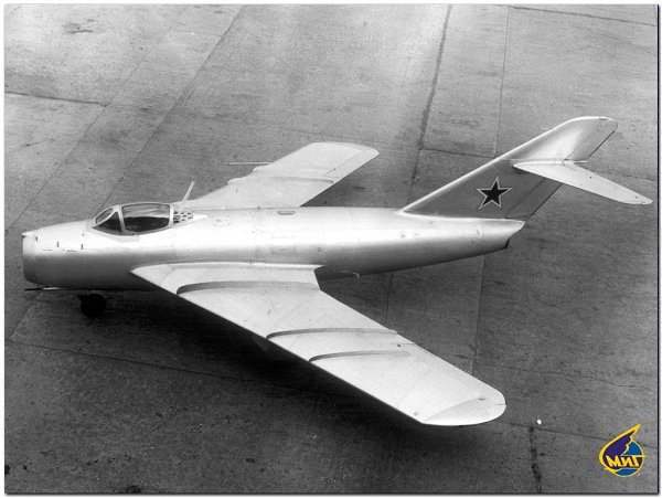 Форсаж МиГ-17.29 сентября 1951 года лётчик-испытатель А. Н. Чернобуров впервые поднял прототип ...
