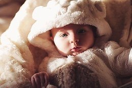Потягушки-потягушки, кто тут сладкий на подушке? Кто тут нежится в кроватке? Чьи тут розовые пятки? ...