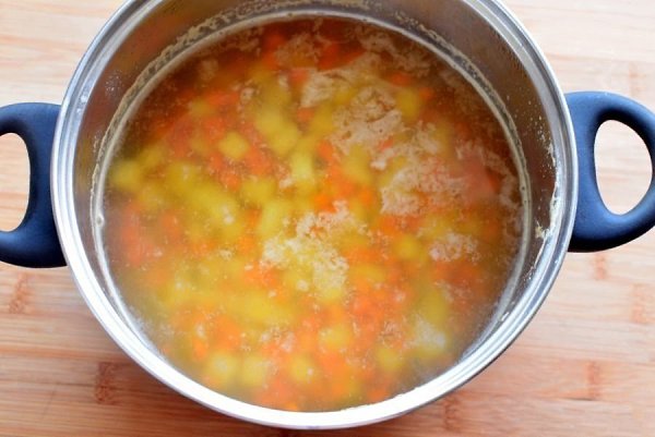 Суп с цветной капустой, кукурузой и сыром.Чтобы было чем согреться в обед Ингредиенты:Картофель ... - 2