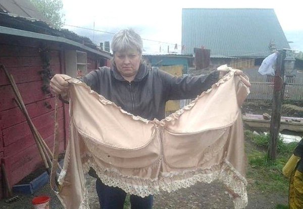 Закзала купальник в интернет магазине, по-моему это какой-то гамак
