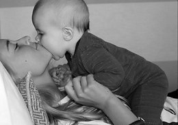 Только ребёнок знает, как любит его мама. Он видел её сердце изнутри.