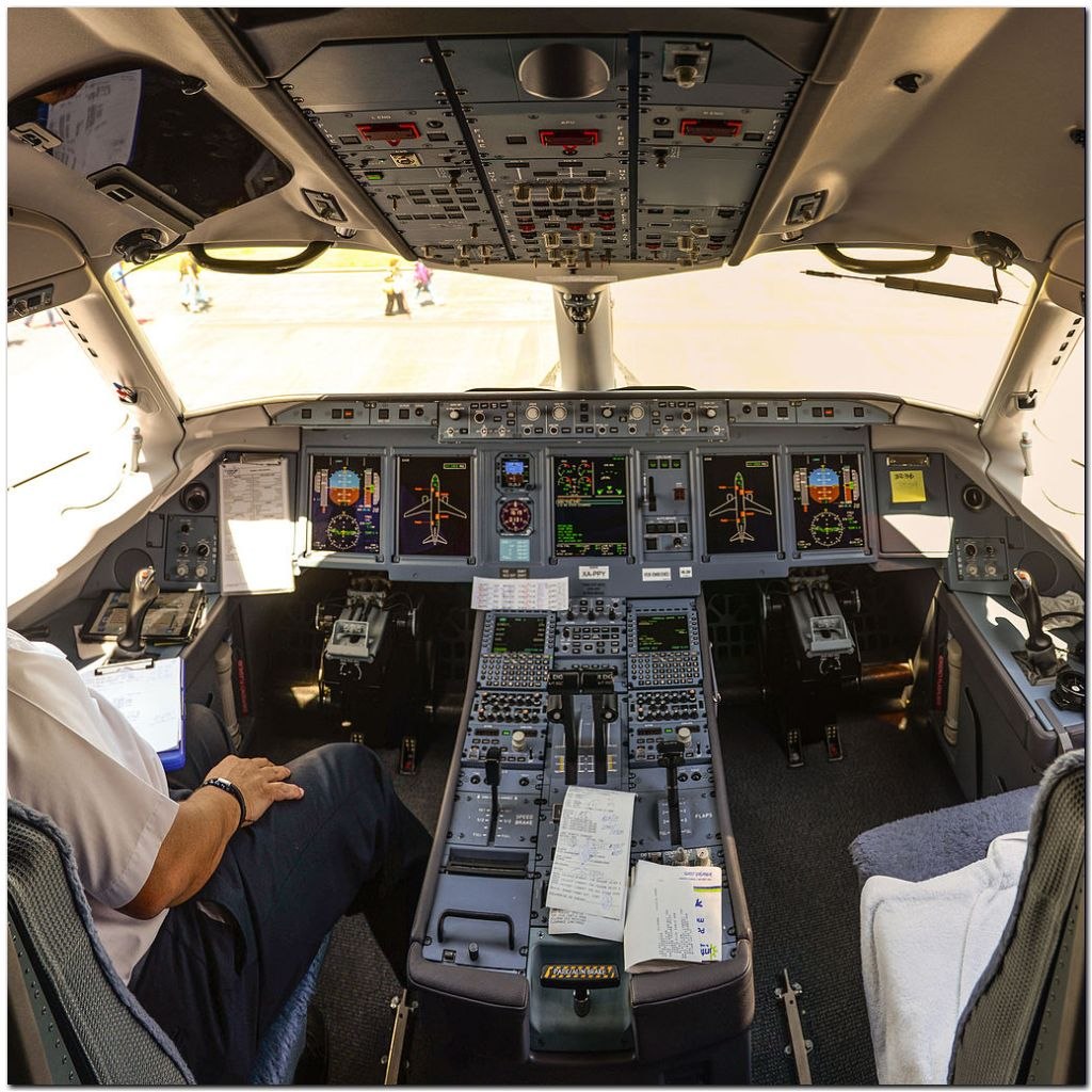 Sukhoi SuperJet 100. , - ,       ... - 5
