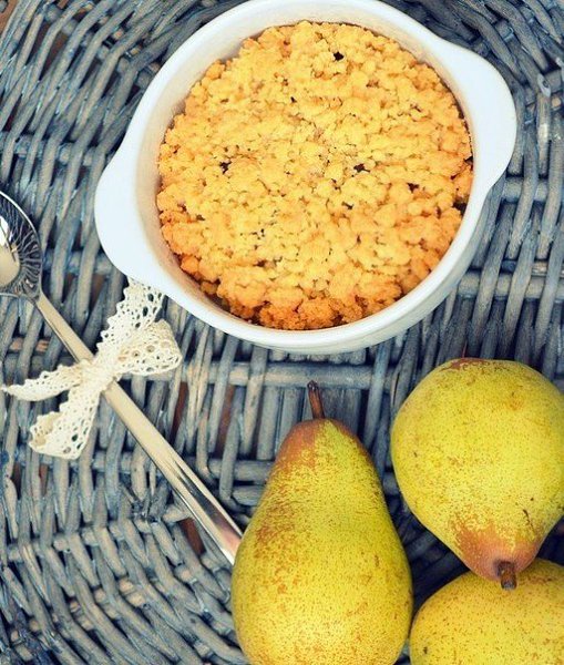 Грушево-шоколадный крамбл.Один из вариантов несложных и вкусных десертов, особенно актуален в летний ... - 7